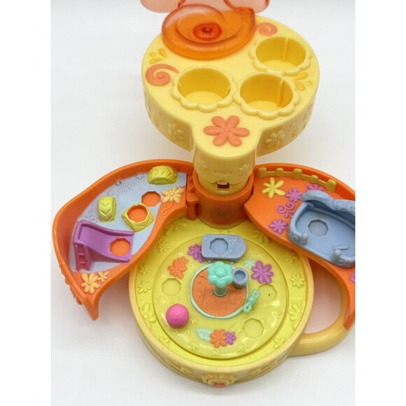 Hasbro Littlest Pet Shop Teeniest Tiniest On The Go Dog Park Playset w Pets - Picture 4 of 7